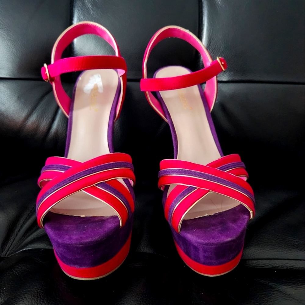 Shoedazzle suede platform heels